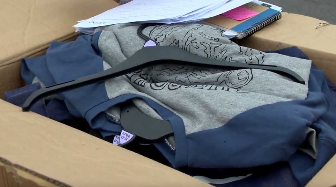 Ajándékot kaptak a nehéz anyagi körülmények között élő családok