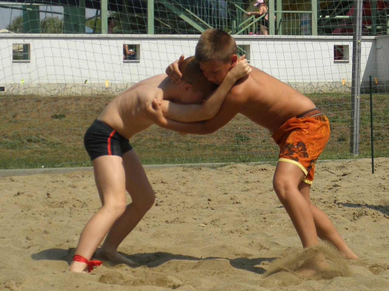 Birkózás a strandon