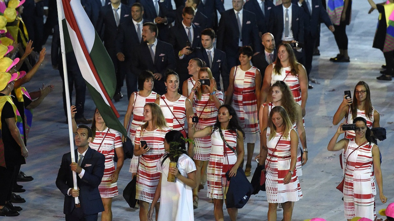 Formátlan formaruha…