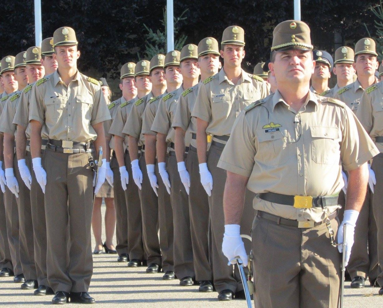 Felhangzik az eskü...