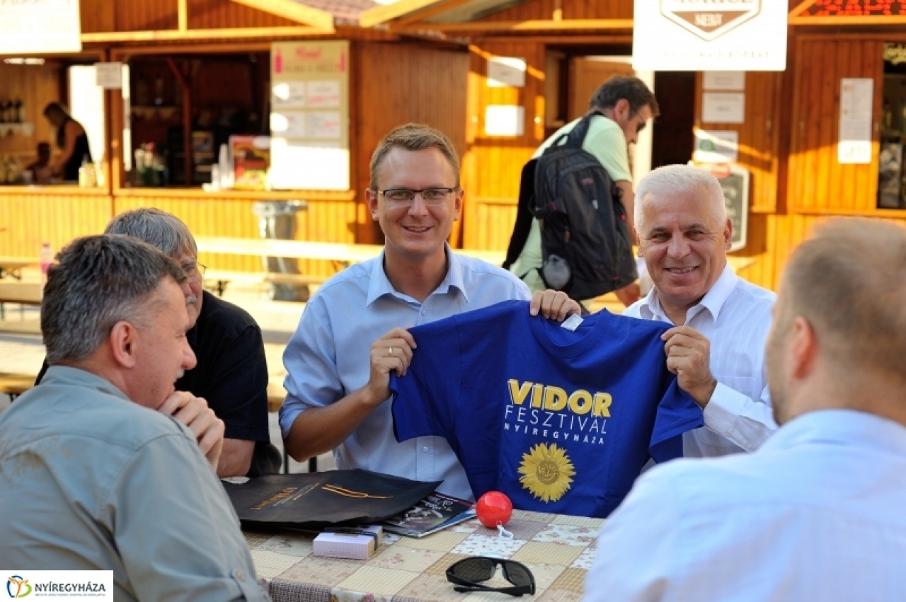 Egy államtitkár a VIDOR forgatagában