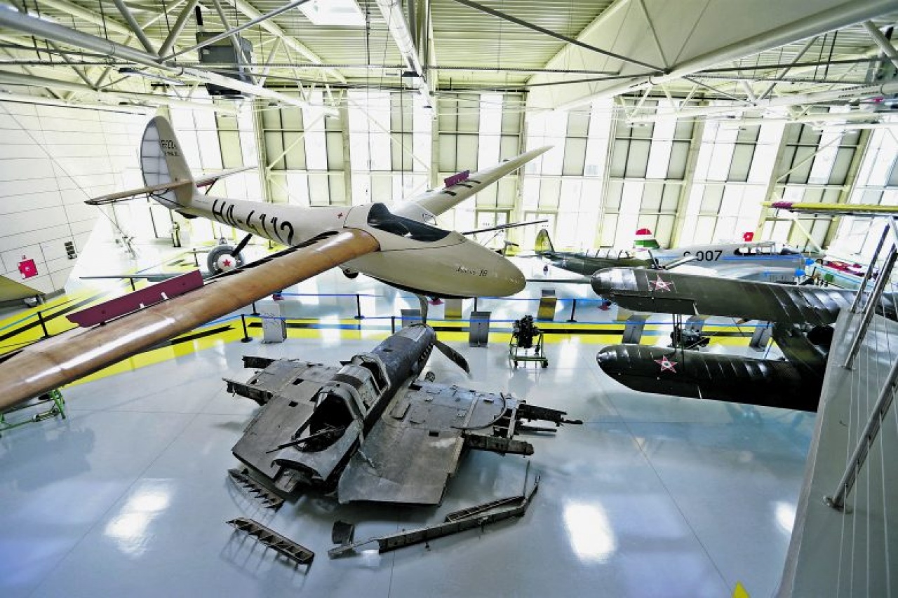 Vonattal a RepTárra!