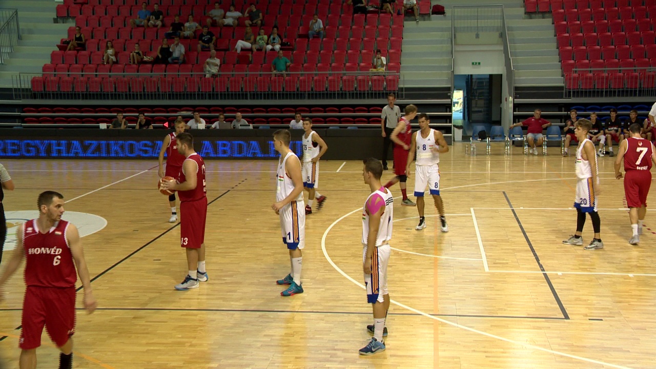 Győzelemmel kezdtek a Cápák