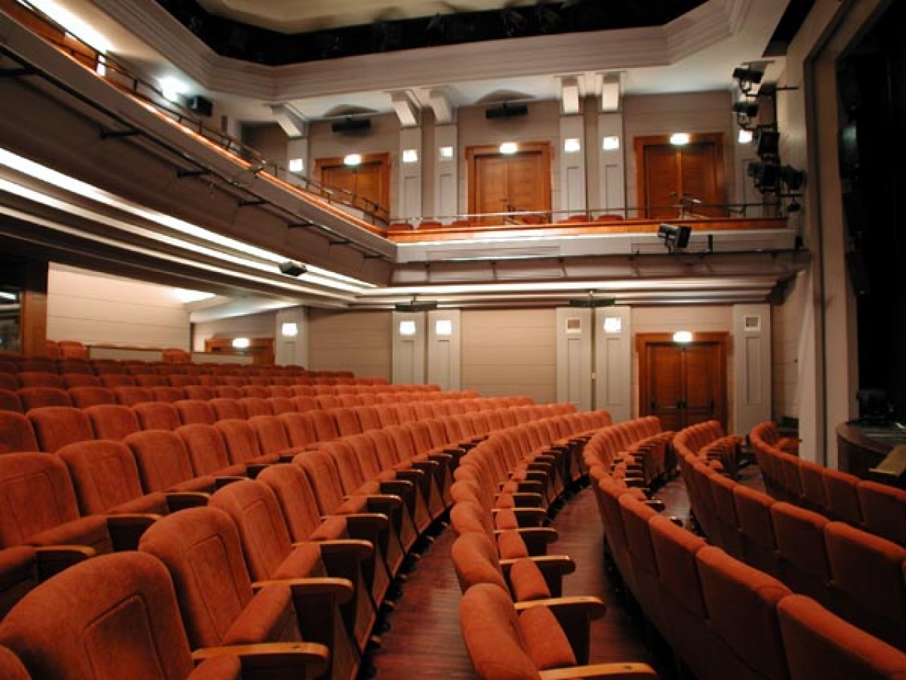 Négy premier is lesz a színházban októberben!