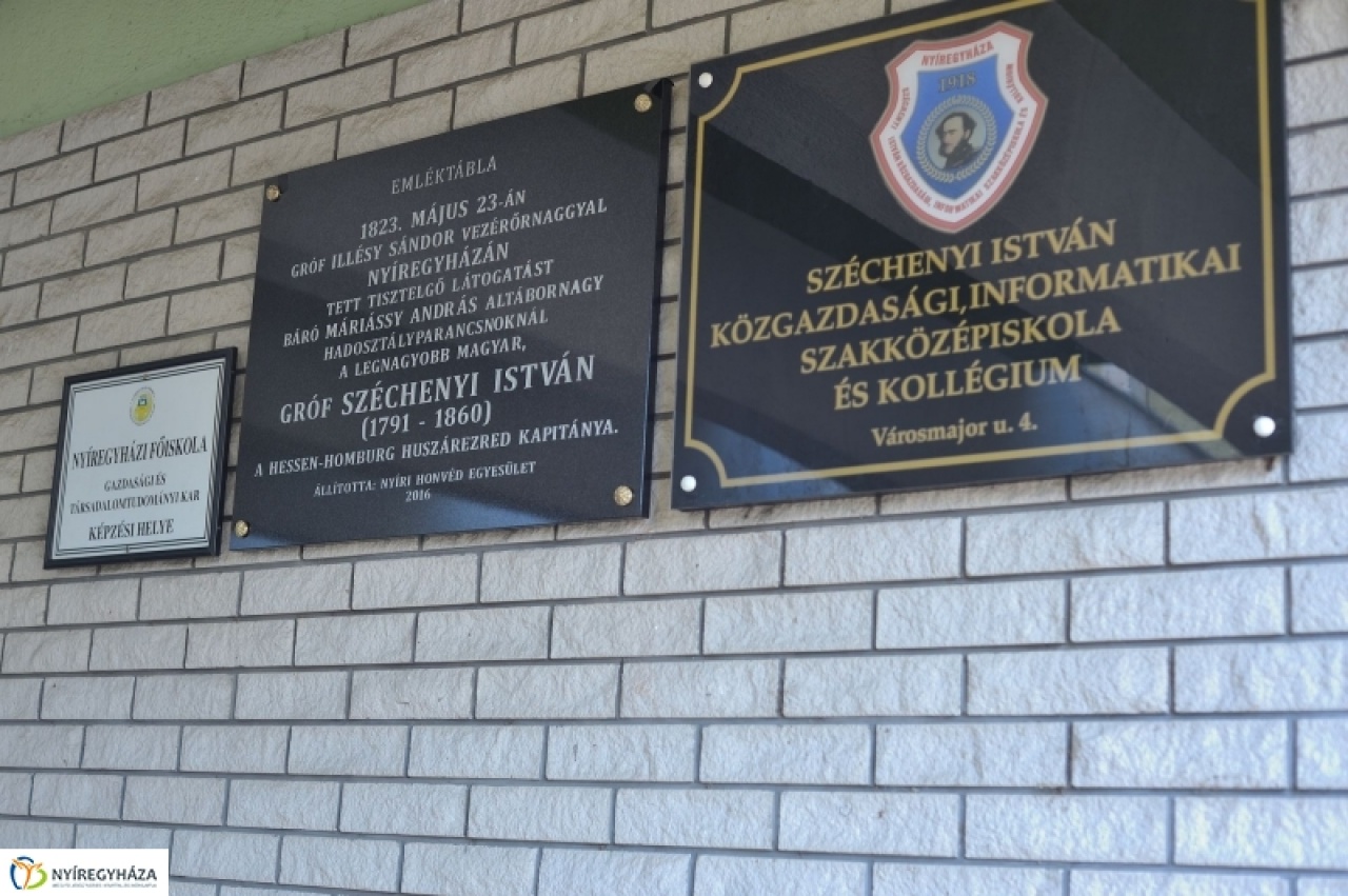 Széchenyi emléktáblát avattak az iskola falán