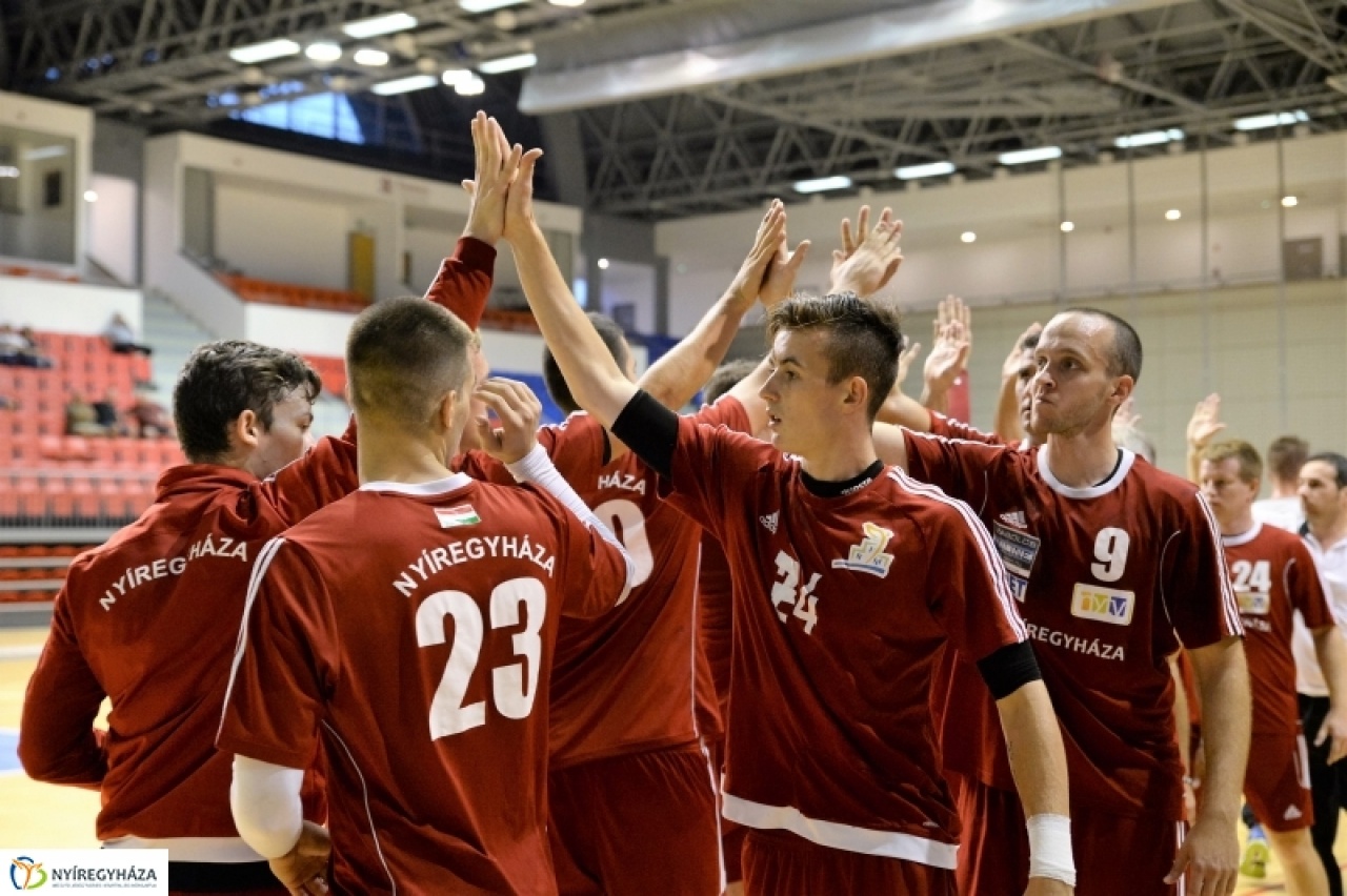 Rangadó előtt a kézisek