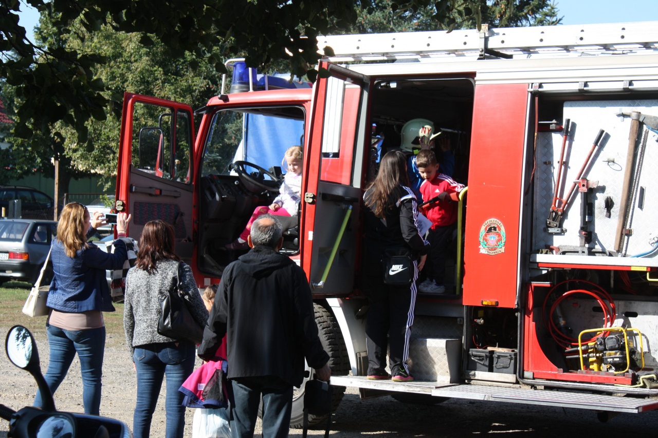 Tűzoltók  a közbiztonsági napon