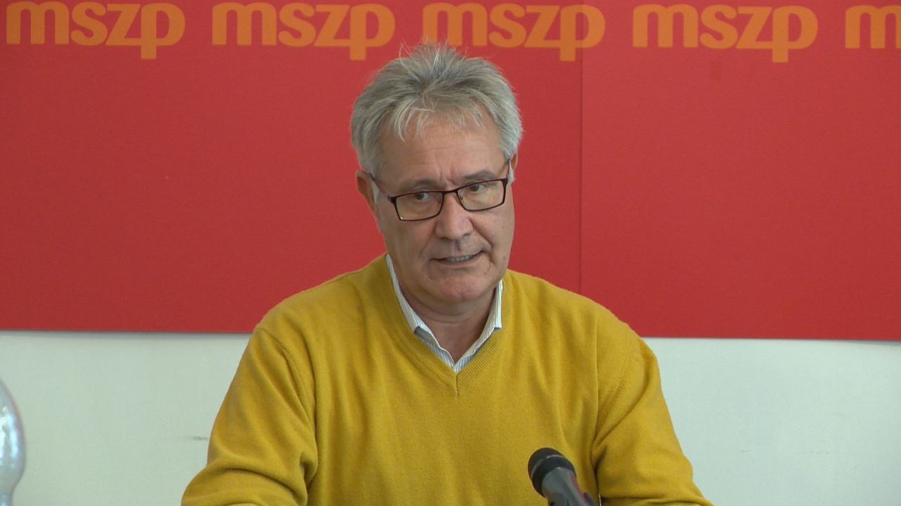 MSZP: Vasárnap üzenni lehet a kormánynak