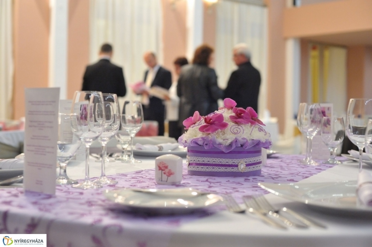 Így tessék teríteni!