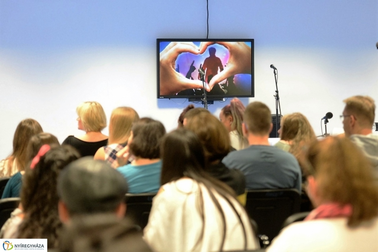 LIKE 2 előválogató