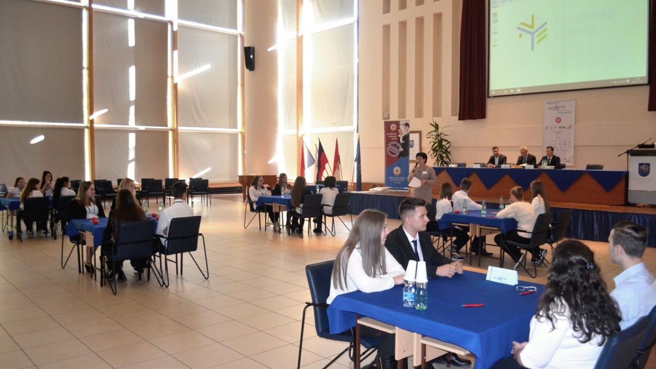 Elszámoltak tudásukkal a megyei középiskolások