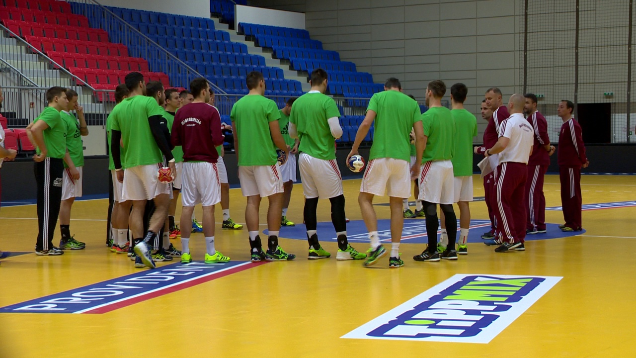 A lettek ellen játszik a válogatott