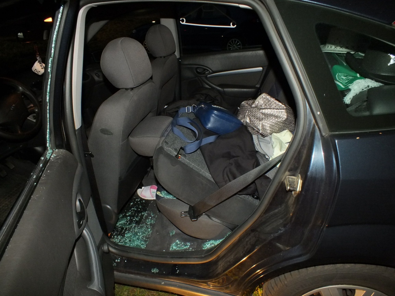 Lakodalom alatt törte fel a gépkocsikat