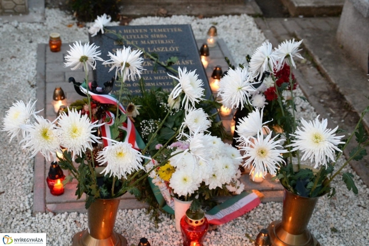 Mécsesekkel emlékeztek a hősökre