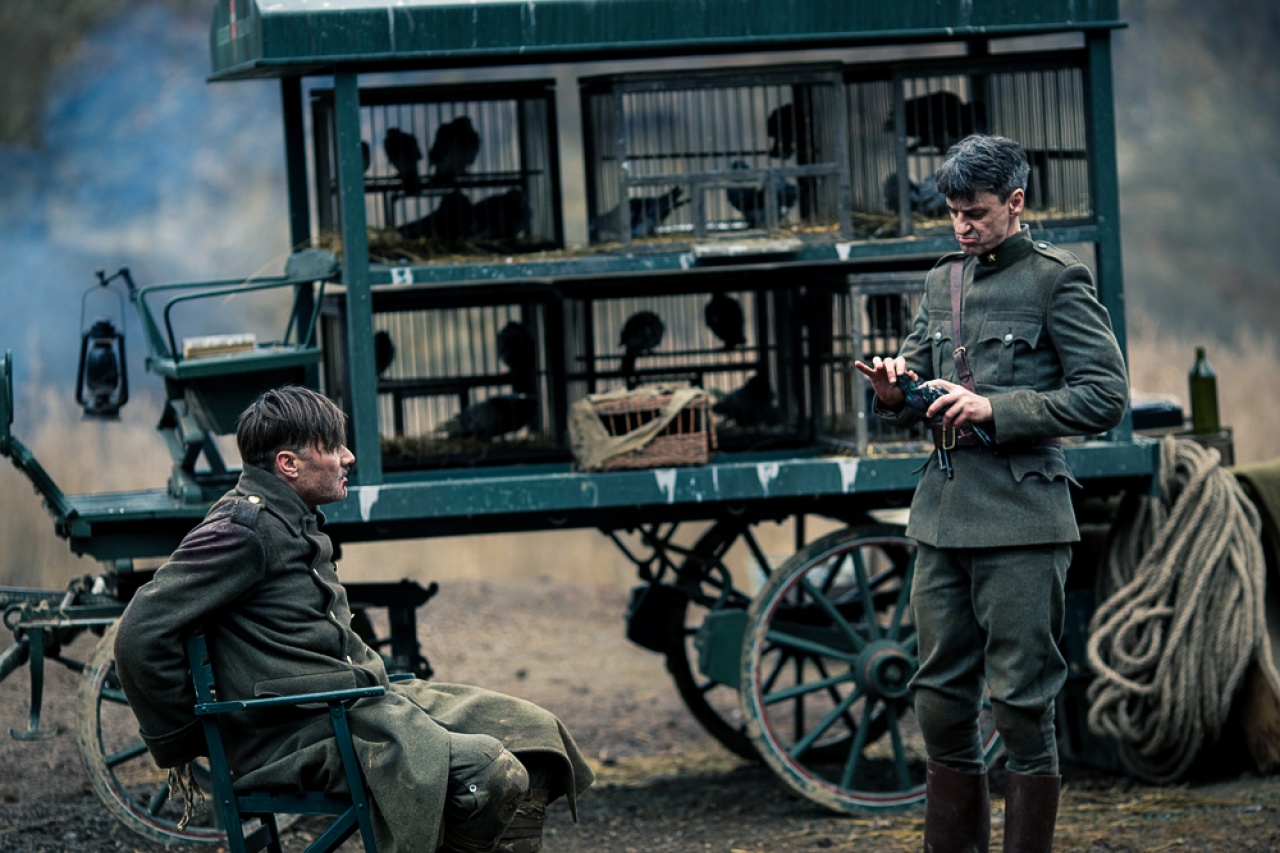 Jönnek a Szürke senkik