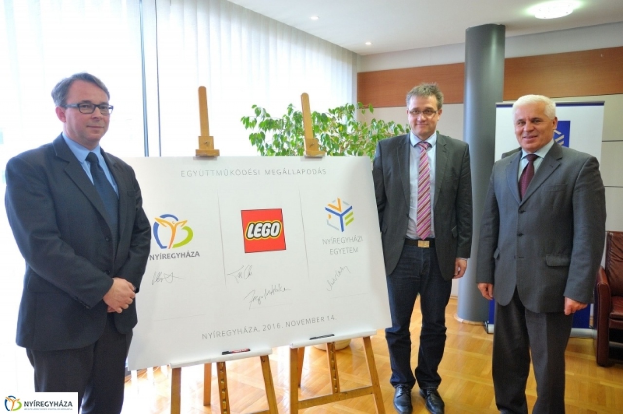 A LEGO együttműködik a Nyíregyházi Egyetemmel
