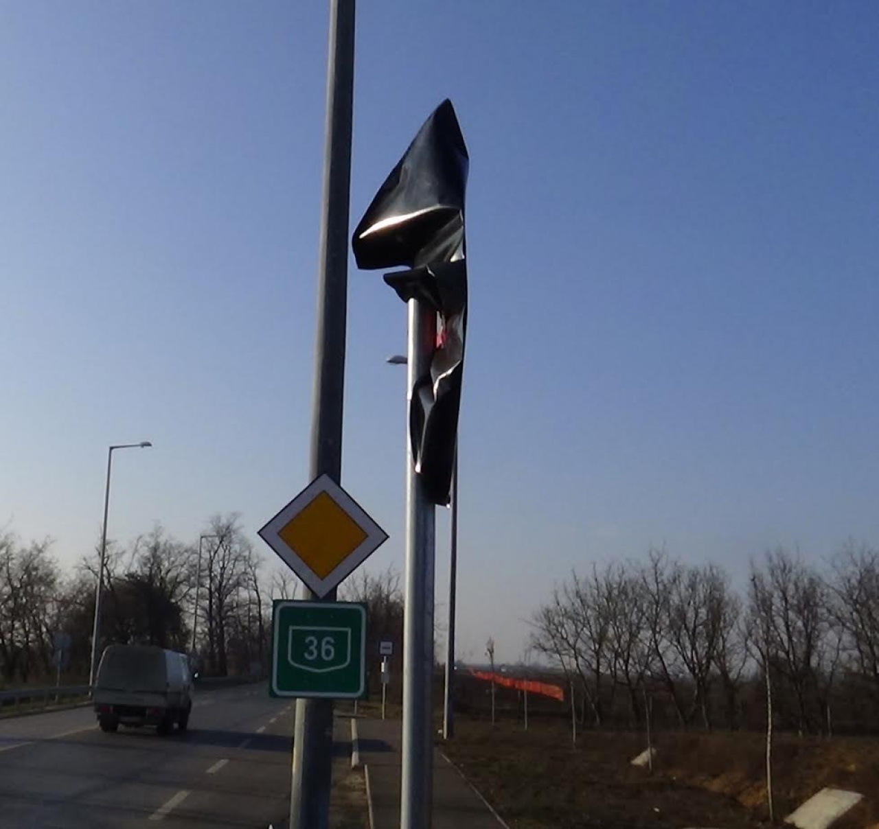 Fóliával letakart táblák?