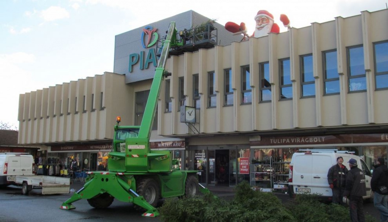 Mától integet a Mikulás