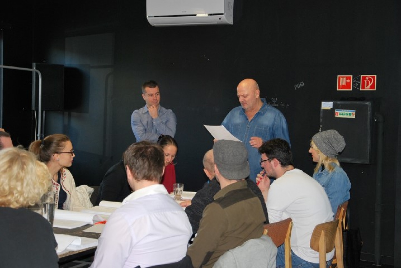 Megkezdődtek a Függöny fel! próbái