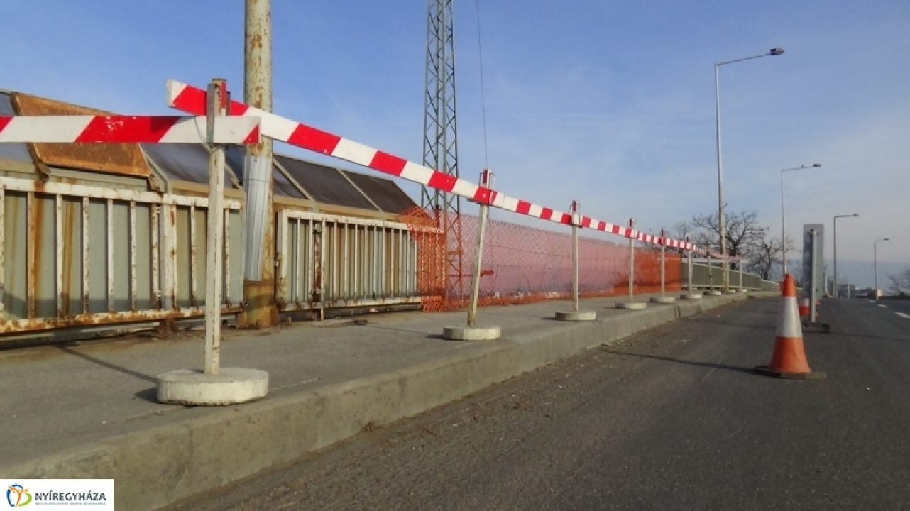 Helyreállítják a híd korlátját
