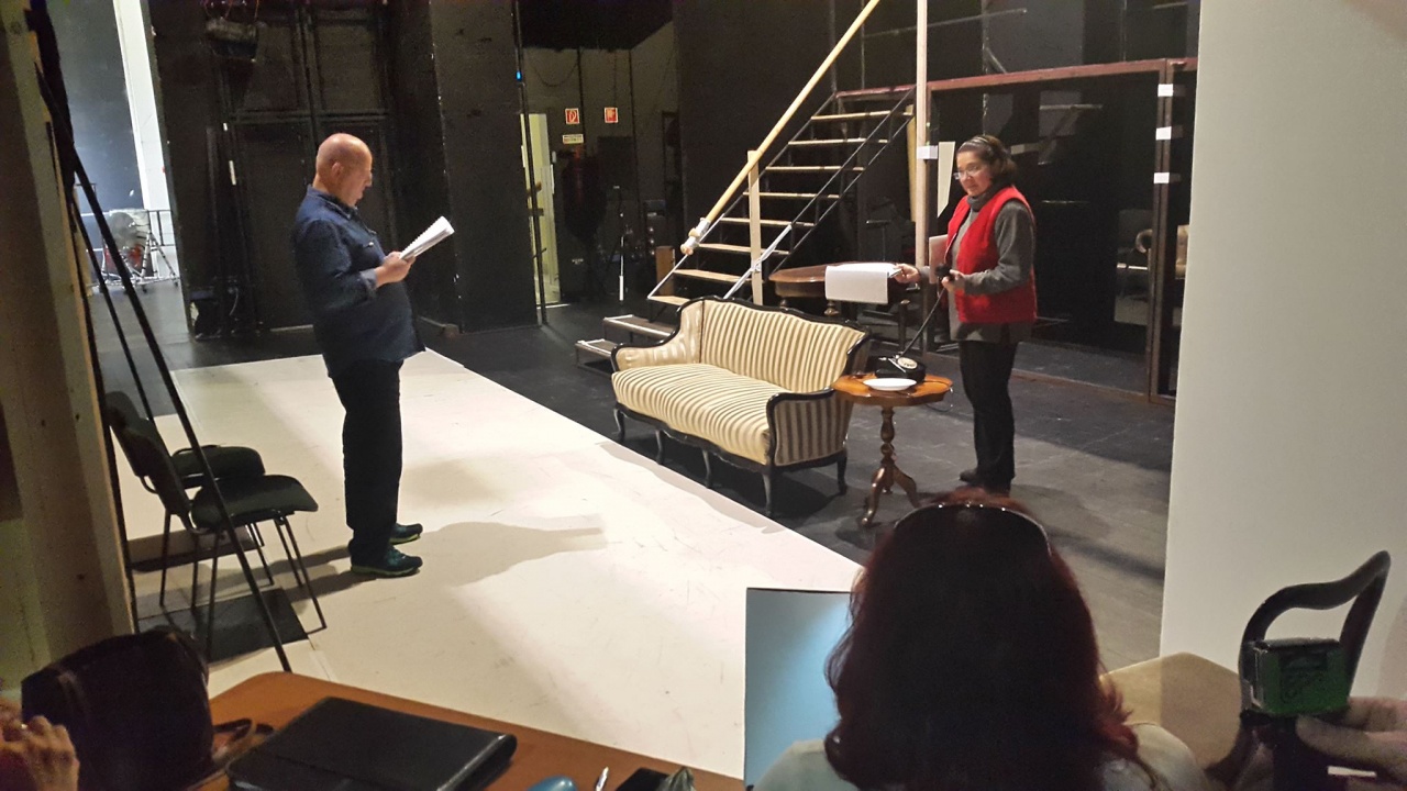 Januárban Függöny fel!