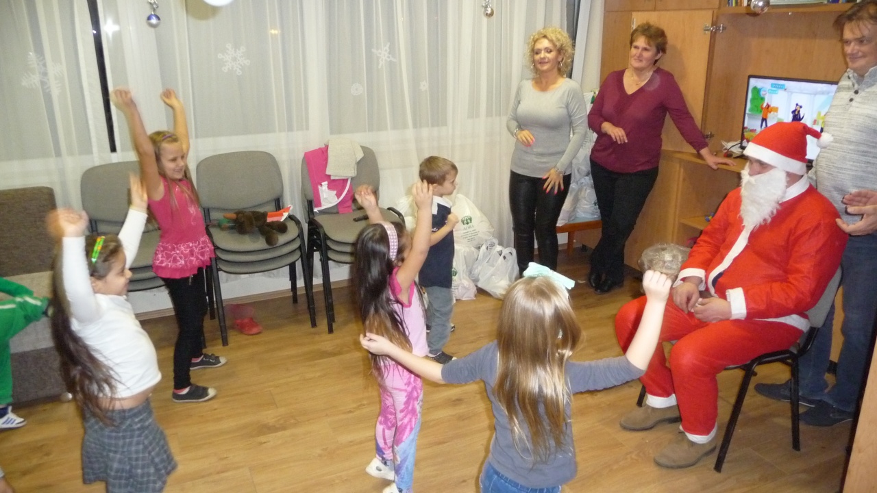 Mikulás járt az átmeneti otthonban