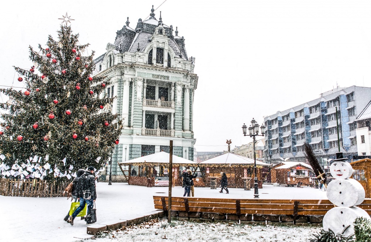 Fehér lepelbe burkolózott a város