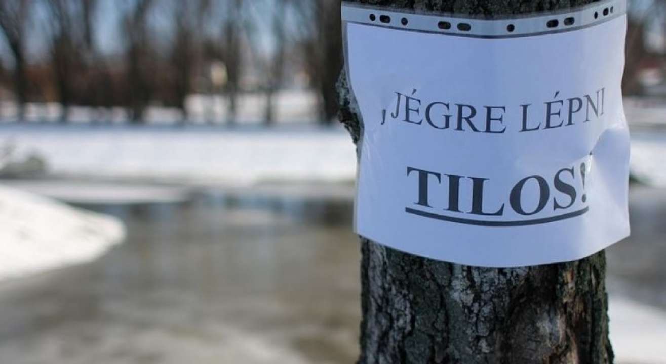 Még tilos korcsolyázni a tavon