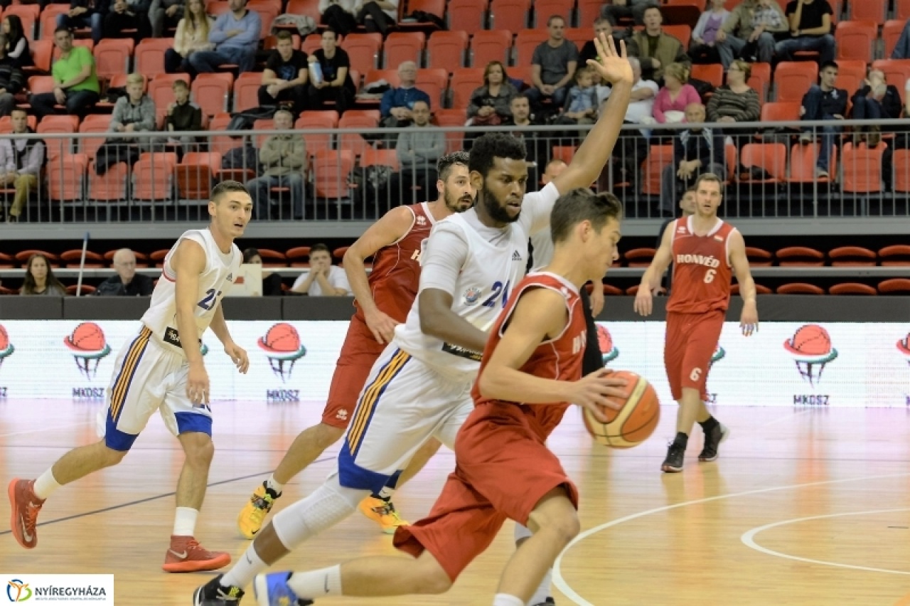 Rangadót veszítettek a Cápák