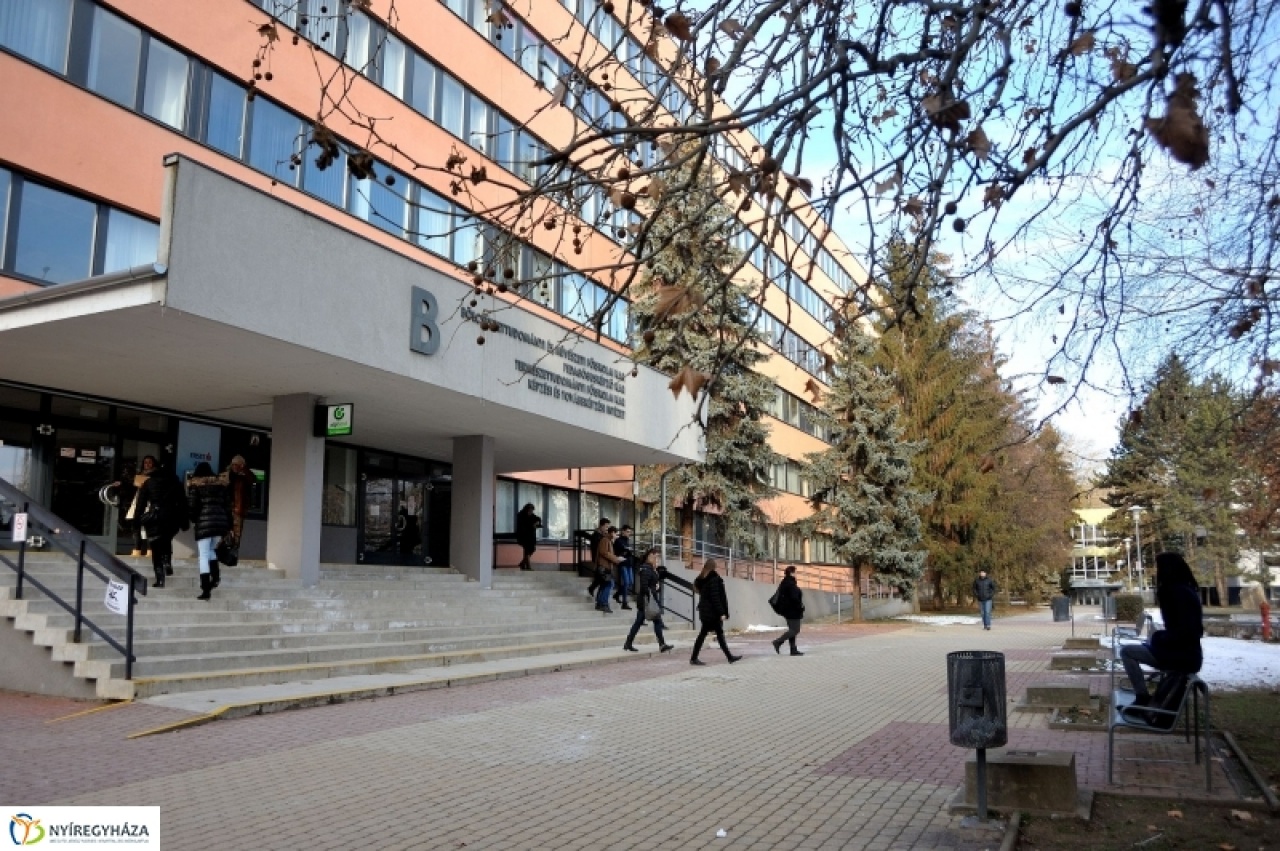 Gazdasági segítség az Egyetemnek