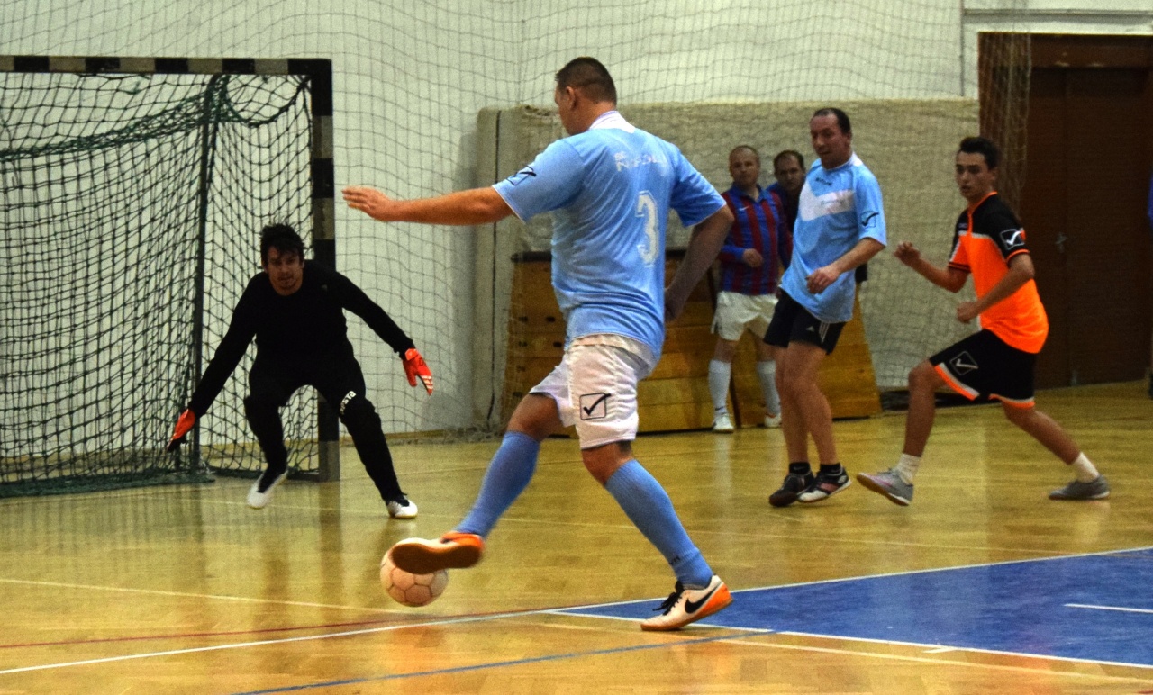 Húsz meccs kispályán