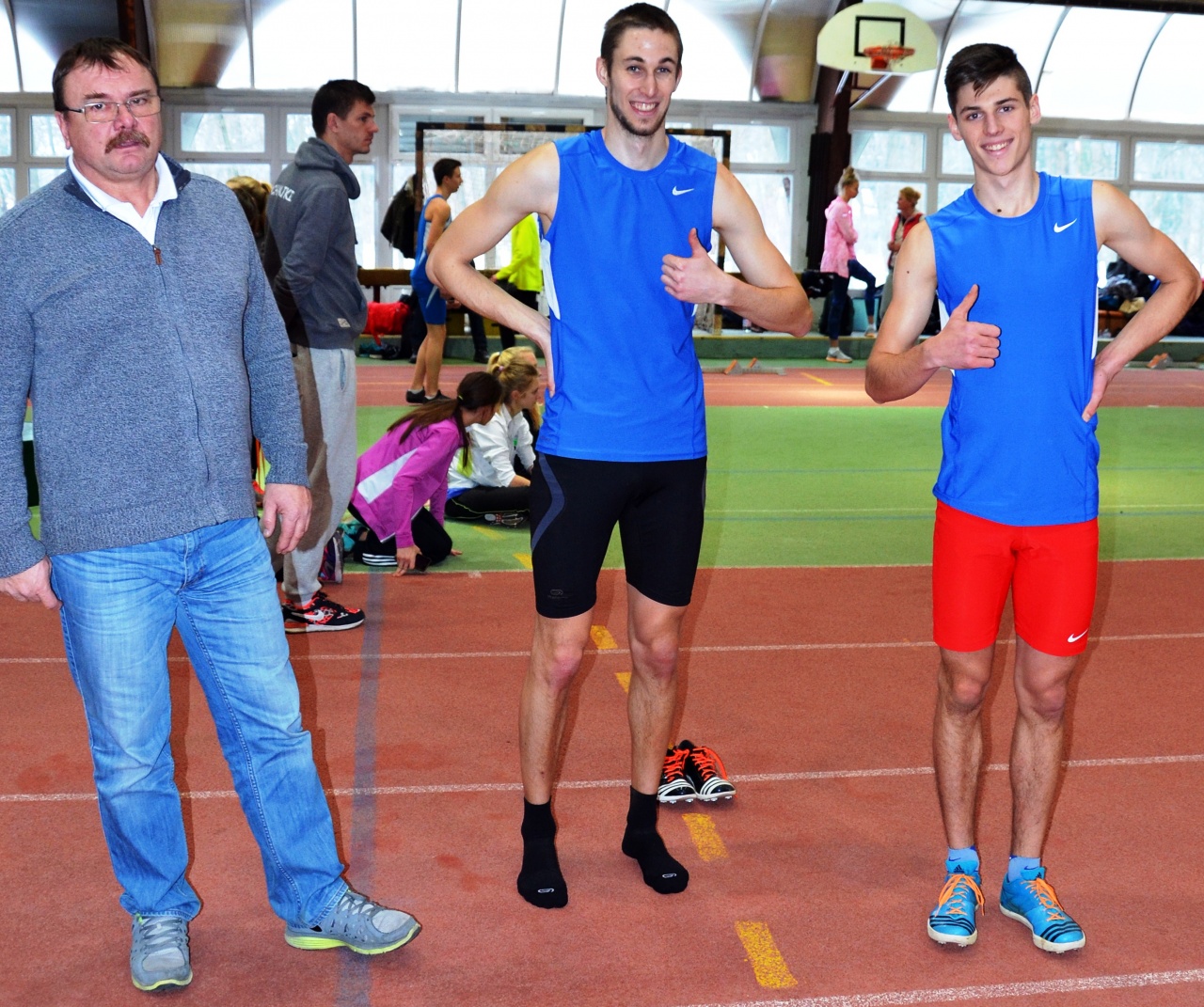 Itthon és idegenben