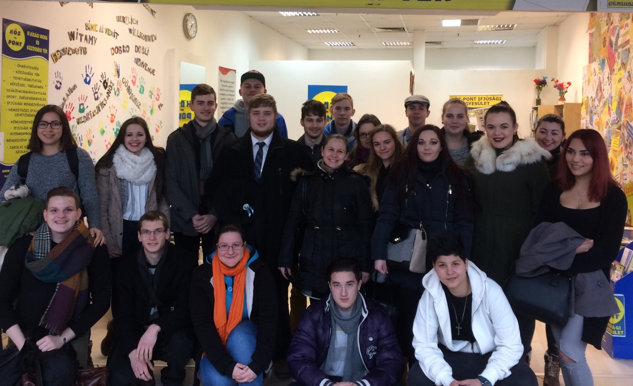 Köz-pontban a fiatalok