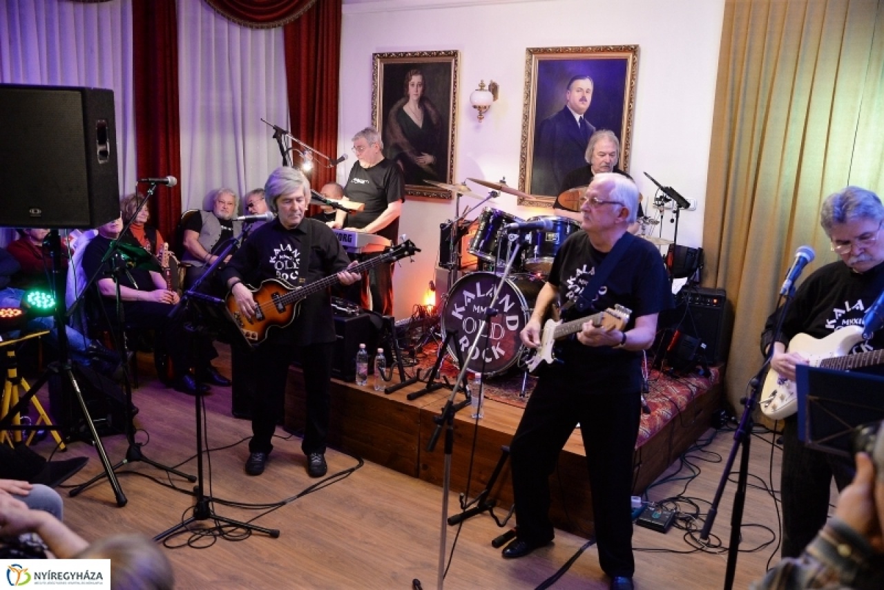 A zenében kalandoztak