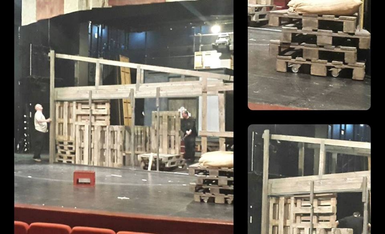 Már épül a Kisfiú meg az oroszlánok című mesejáték díszlete!