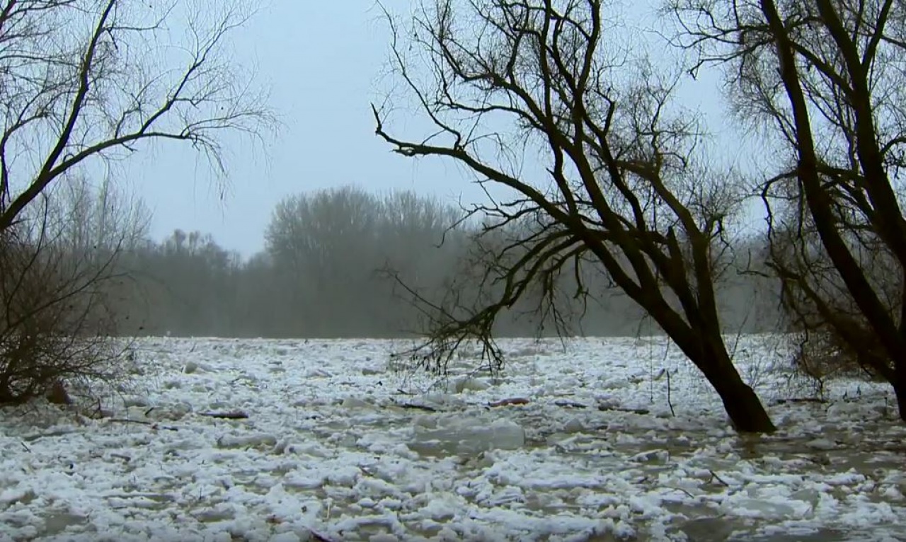 Árhullám a folyókon