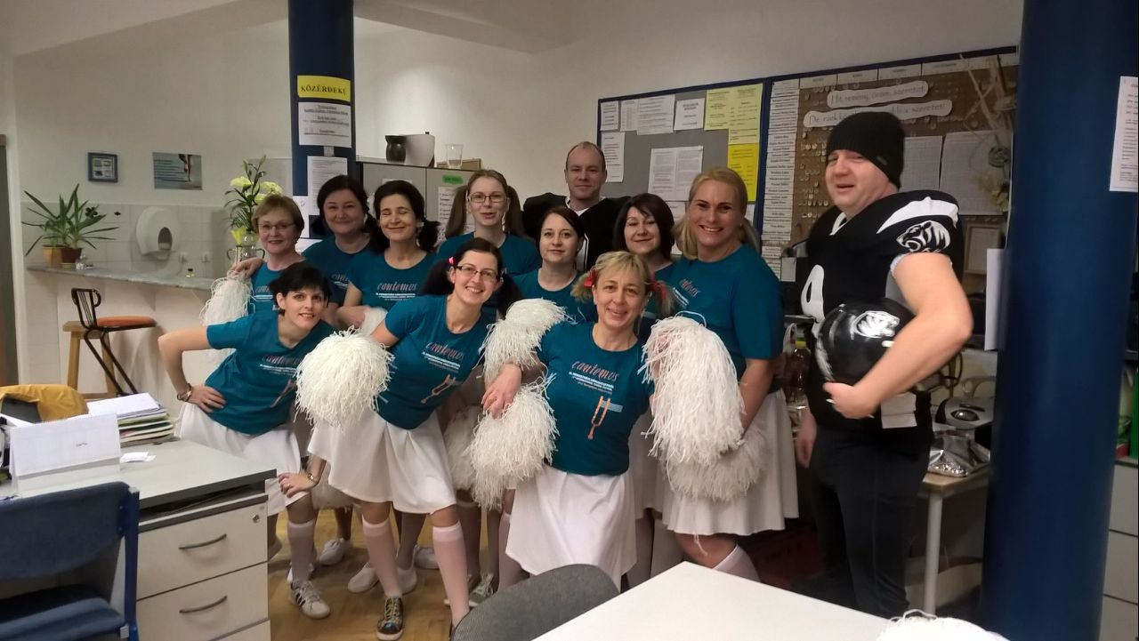 Jelmezben a tanárok