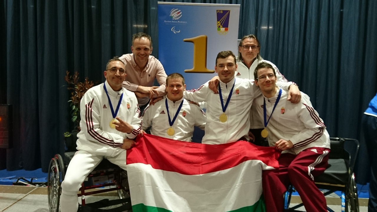 Aranyos vívó csapat! 