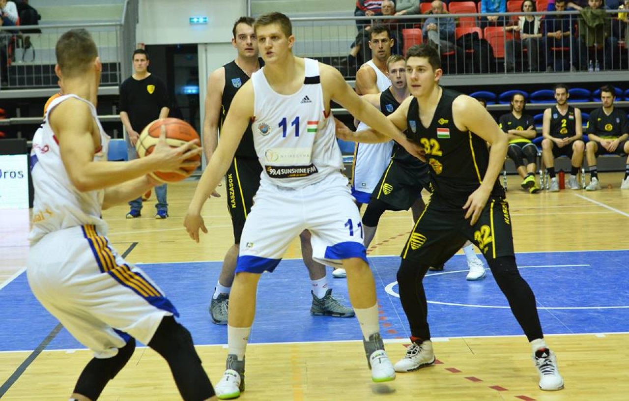 Felfalták az egyetemistákat a Cápák