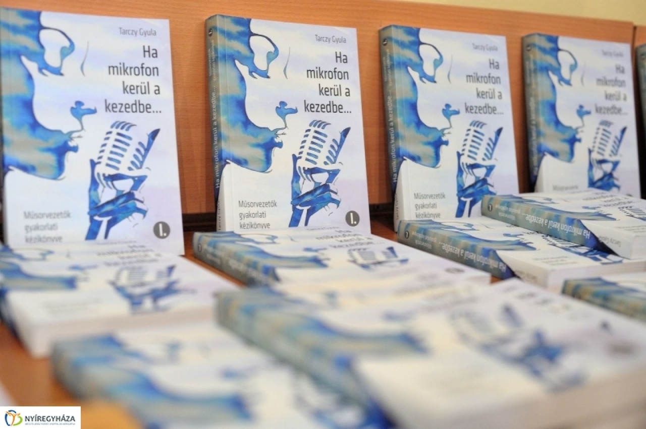 Ha mikrofon kerül a kezedbe... - Kötetbemutató a könyvtárban