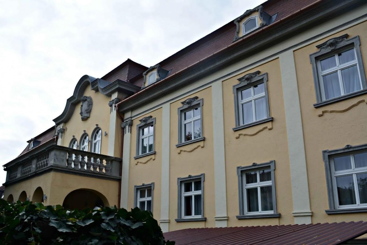 Eredetileg püspöki  palotának épült...