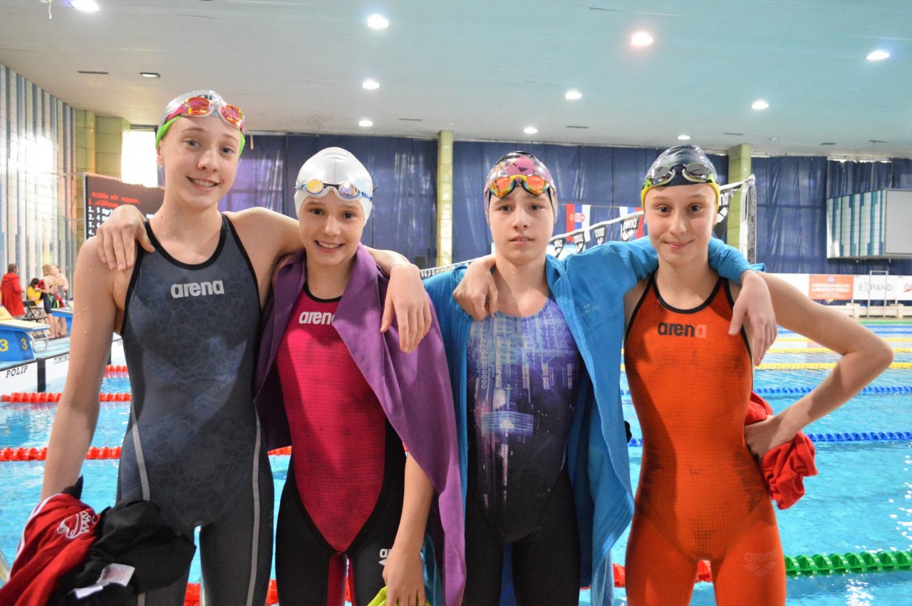 Rangos versenyen az úszók