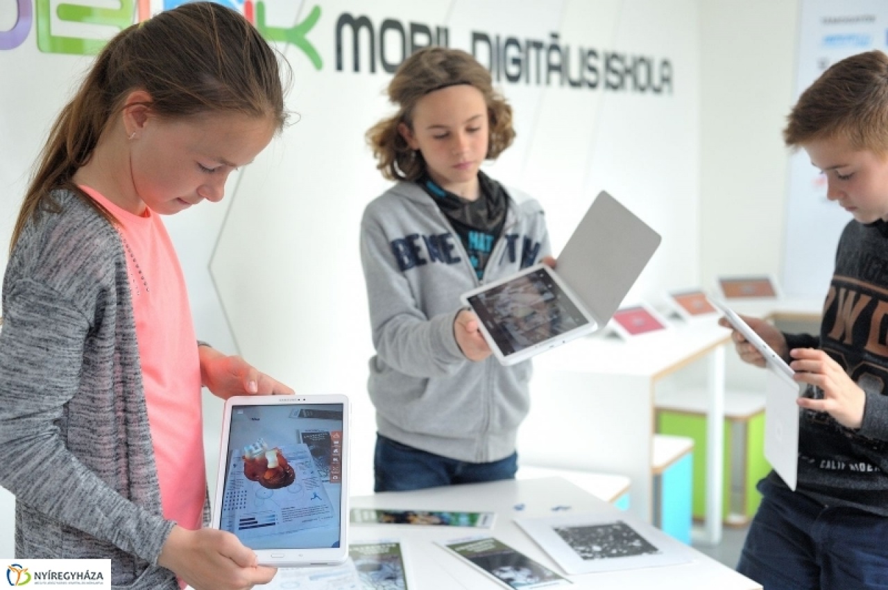 Mobil digitális iskola Nyíregyházán