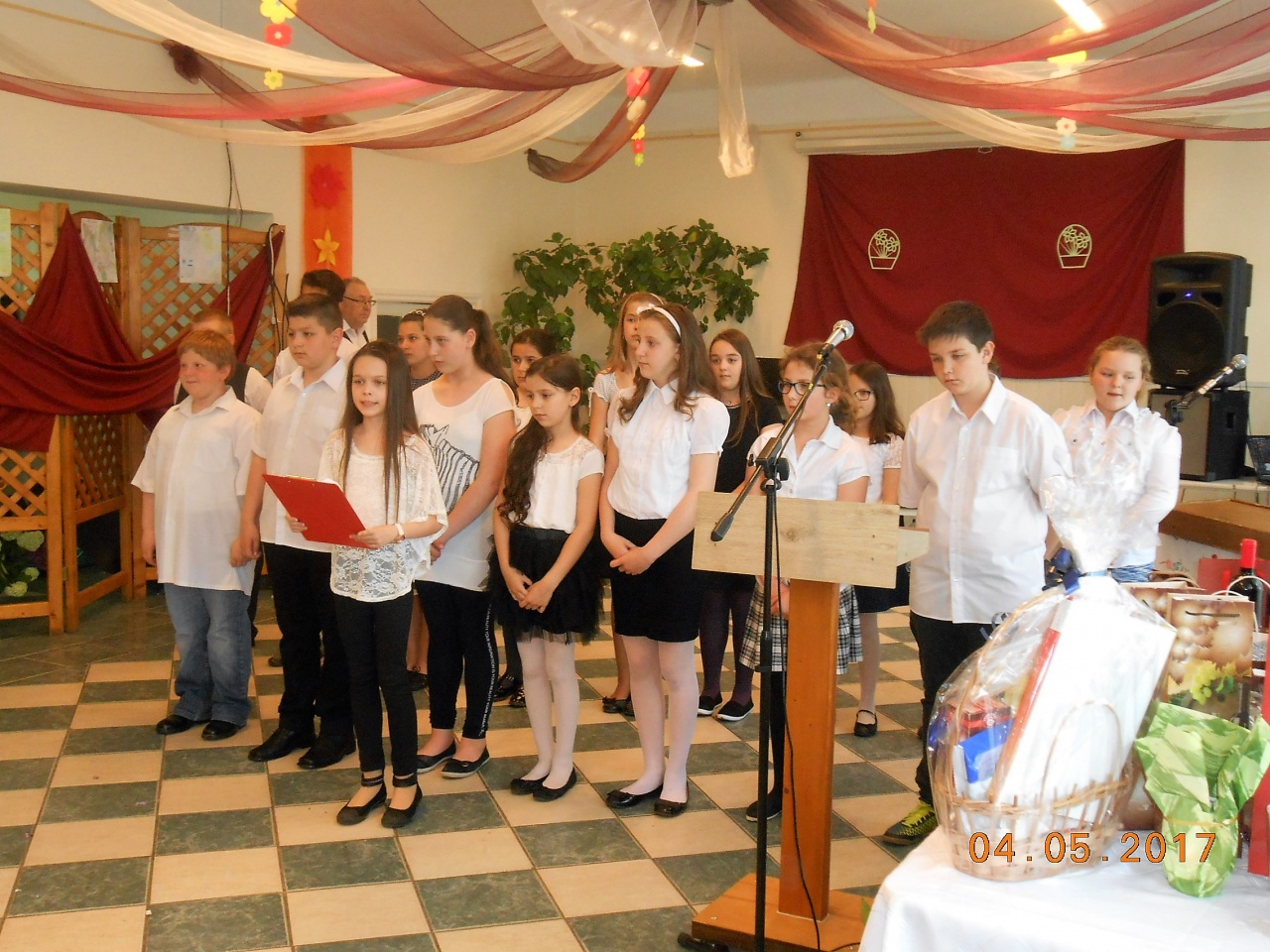 Anyák napi köszöntés Sóstóhegyen