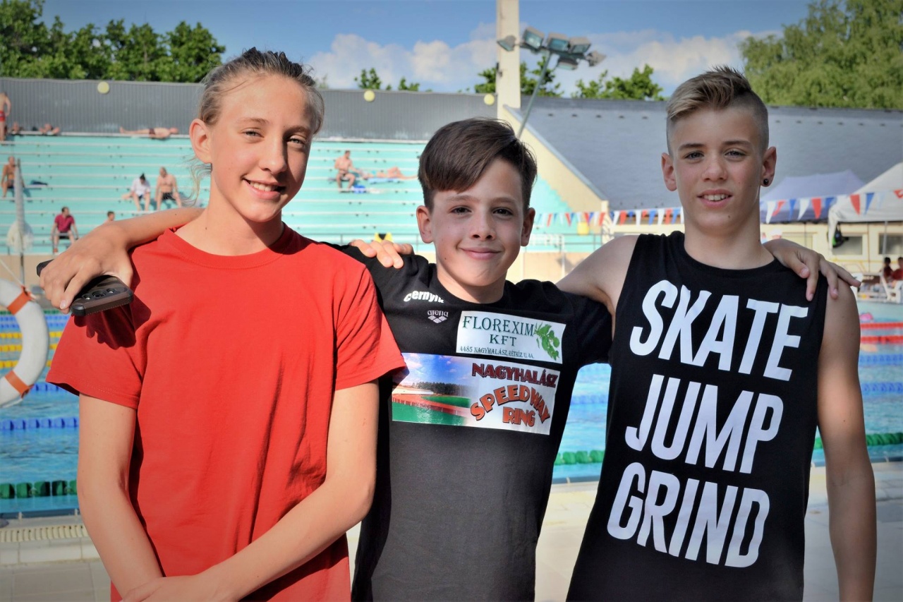 Helytálltak az úszók