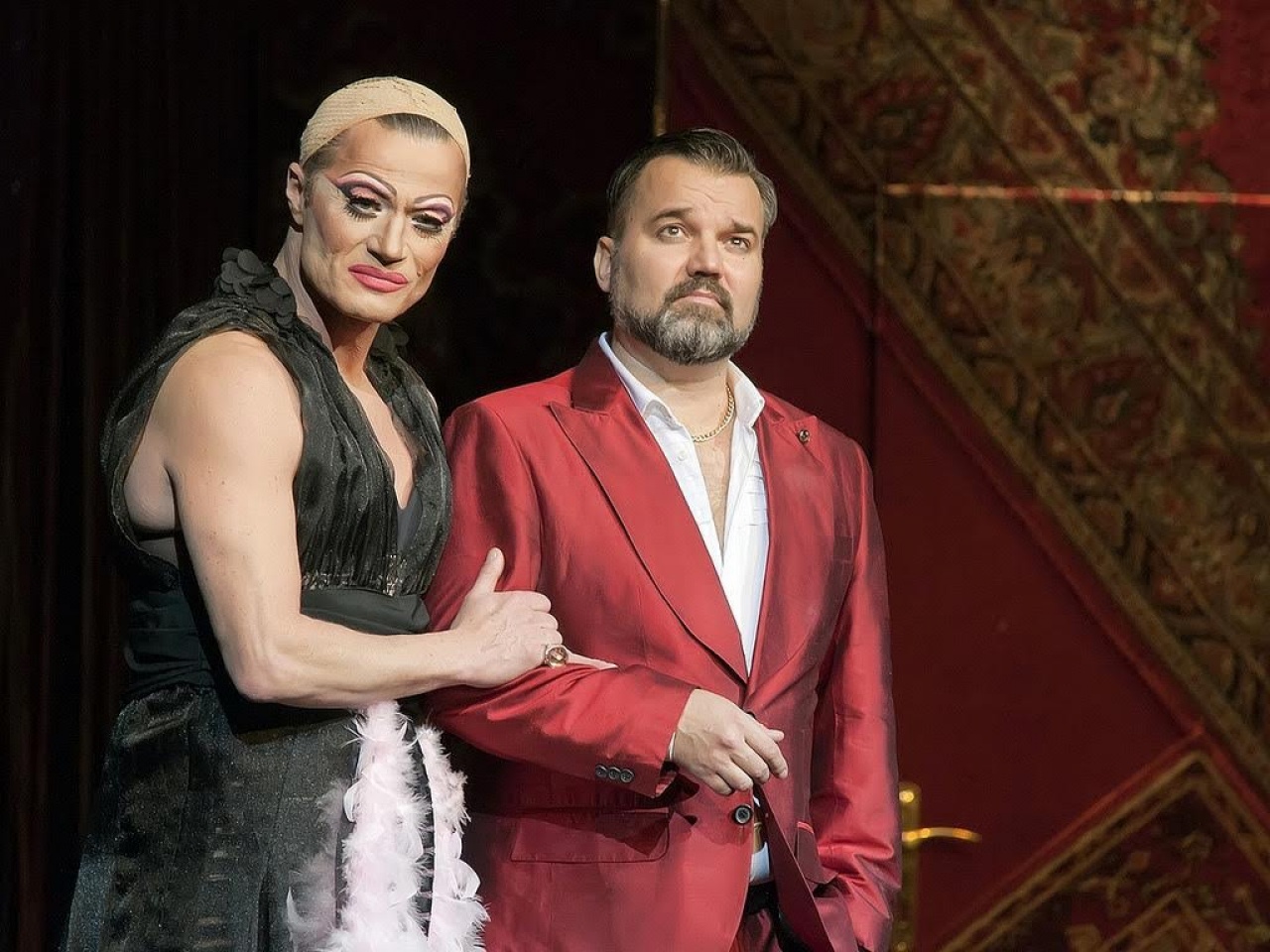 Sminkben és magas sarkúban Stohl András