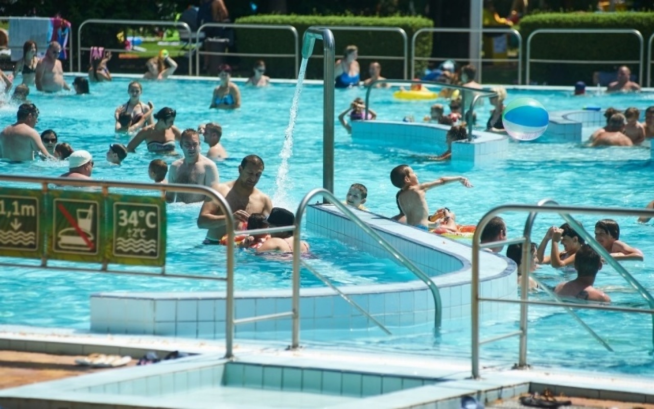 Pezseg a nyár Sóstón