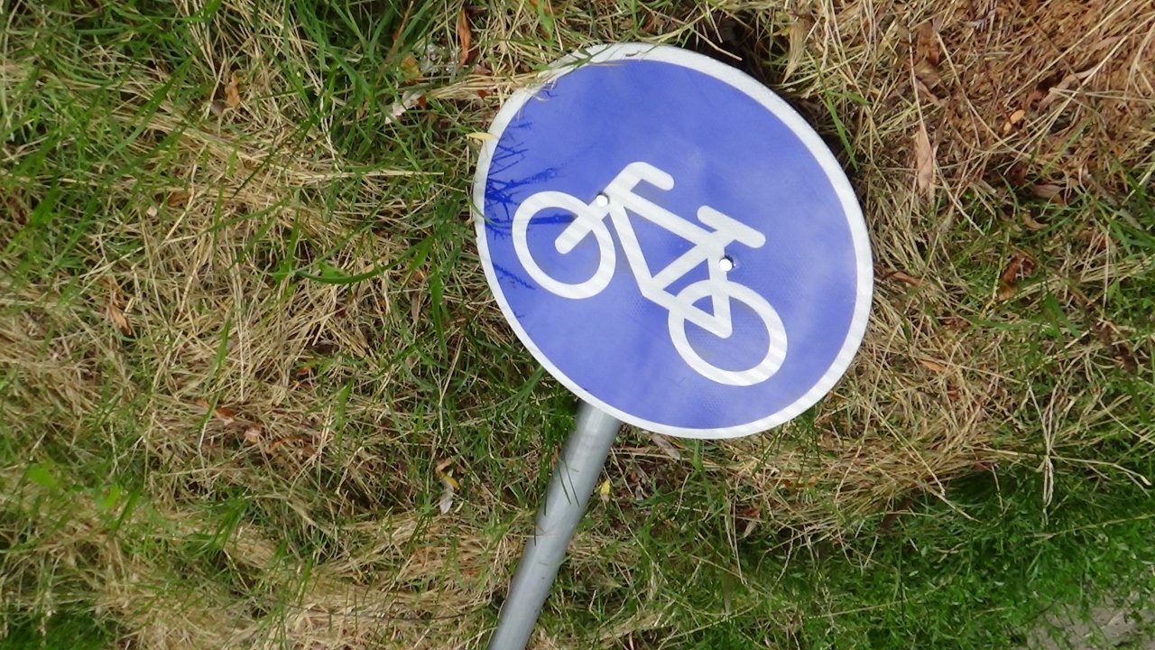 KRESZ táblát törtek