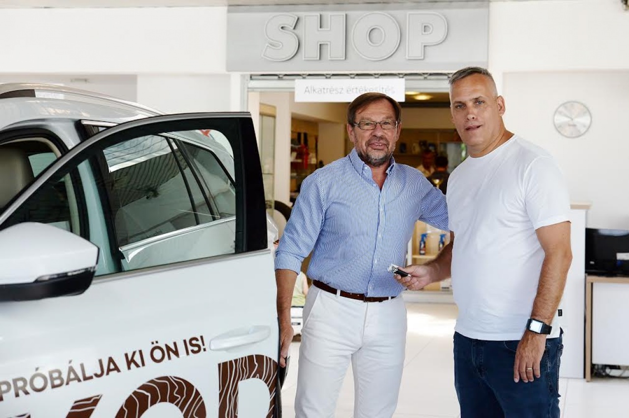 Autókat kapott a Szpari