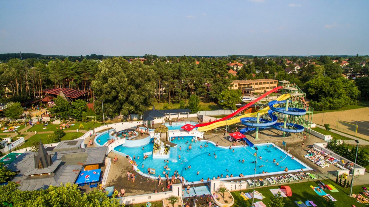 Százezren a strandon